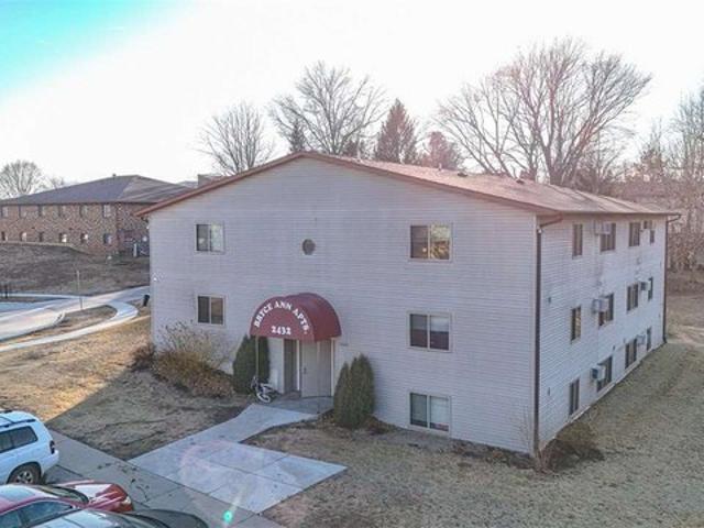 2432 Petsel Pl, Iowa City, IA 52246