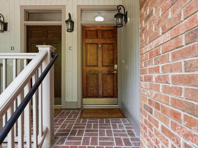2432 Selwyn Avenue