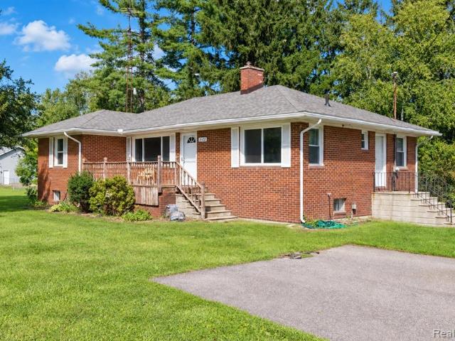 2432 W Farrand Road