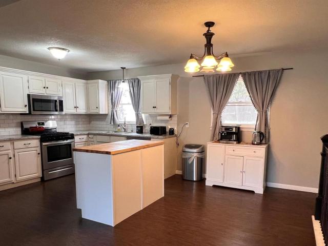 2433 Cedar Creek CT