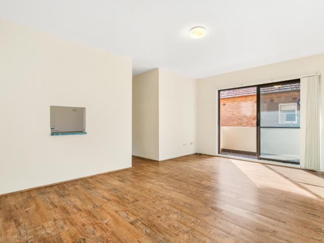 24/33 Livingstone Road, Petersham