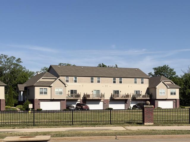 2433 River Oaks #4 Lane