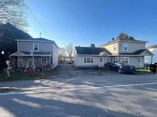 243 249 Route Du Canton, Brownsburg Chatham, QC, J8G 1R5 i.