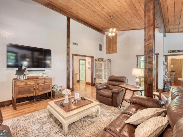 243 Chattahoochee Acres Dr, Cleveland, GA
