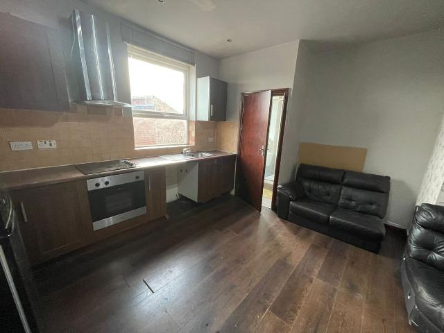243 Dewsbury Road, Flat 2 LS11, 1 bed flat to rent, £600 pcm | PrimeLocation