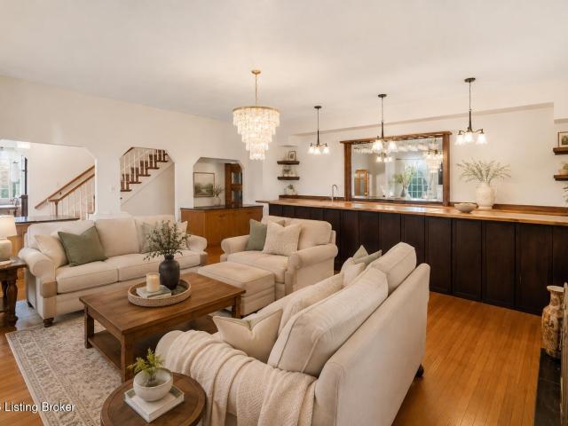 243 Kool Springs Dr