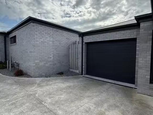 2/43 Heather Street, Hamlyn Heights, VIC 3215 Unit for Rent
