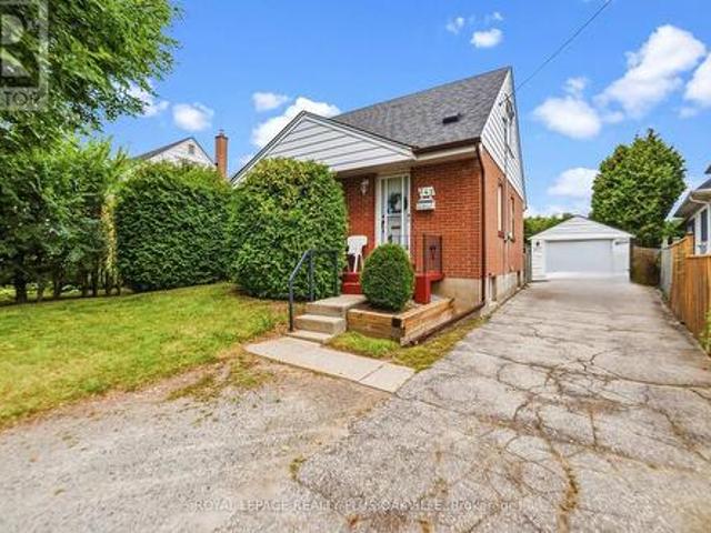 243 Jennings Crescent, Oakville, ON, L6L 1W2 house for sale | Listing ID W13803 | Royal LePage