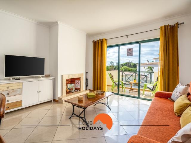 #243 Modern Comfort with Pools and Nearby Beach