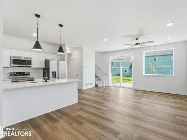 243 NW Waverly Drive