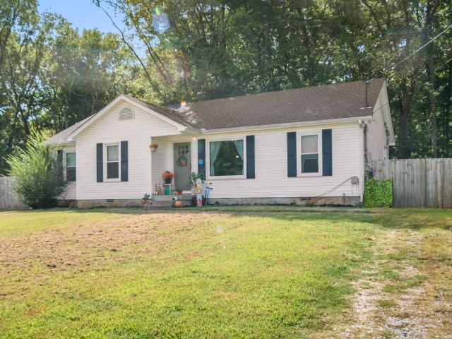 2446 Canterbury Chase