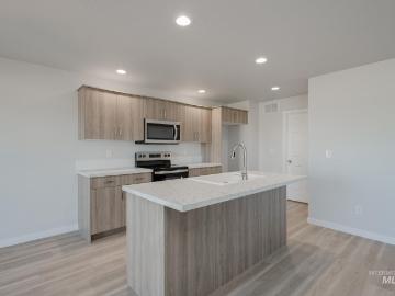 2446 W Fallon Lp