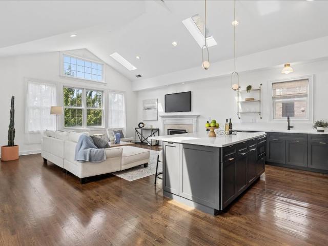 2446 W Homer Street # 4