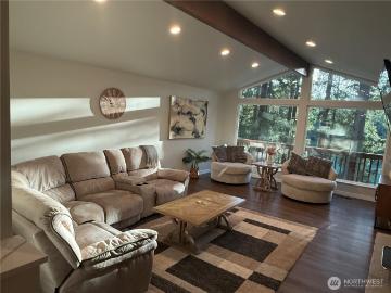 2447 Rocky Point Road NW