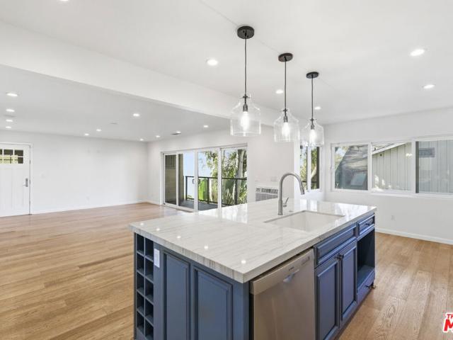 2442 S Coast Highway 4