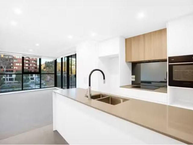 244/39 Owen Crescent, Lyneham Apartment for rent Listed by Le.