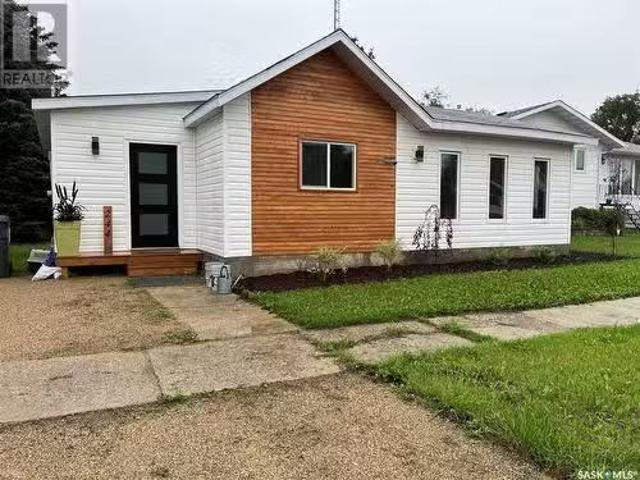 244 3Rd Avenue E, Gravelbourg, SK, S0H 1X0 house for sale L.