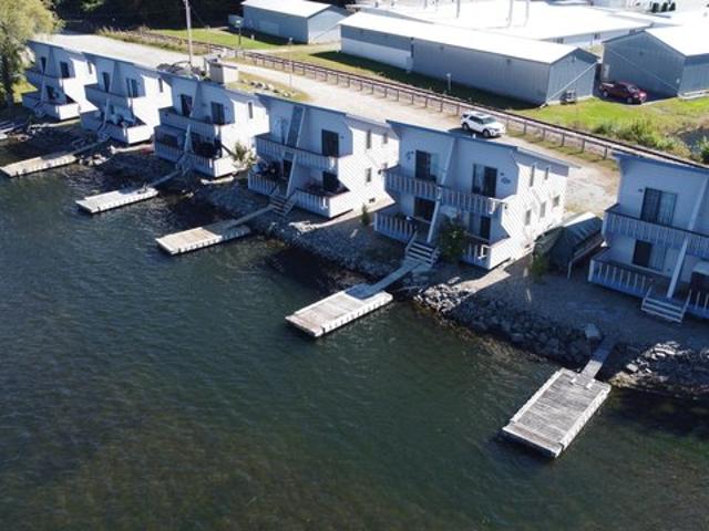 244 Fyfe Dr Apt 4B, Newport City, VT 05855