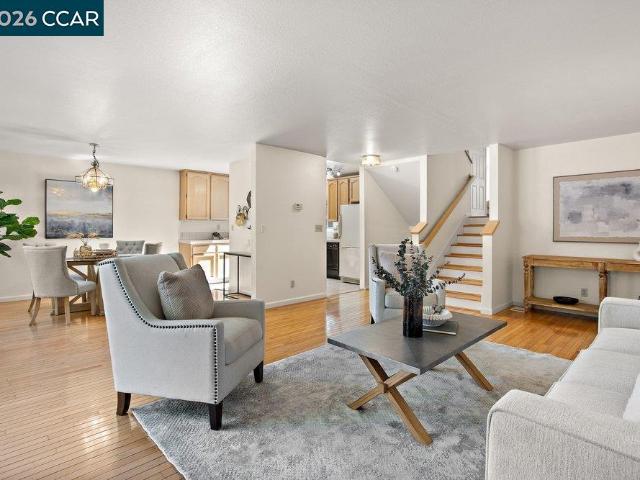 244 Hillcrest Ct