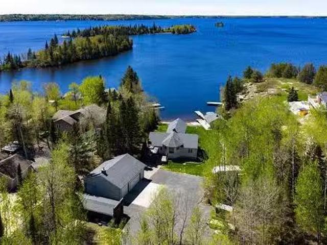 244 Spruce Land Dr, Lac Du Bonnet, MB, R0E 1A0 Luxury House.