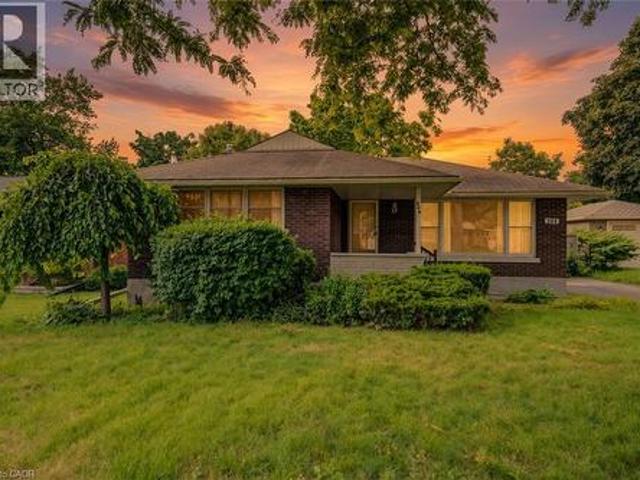 244 Royal Street, Waterloo, ON, N2J 2J2 house for sale | Listing ID 40855 | Royal LePage