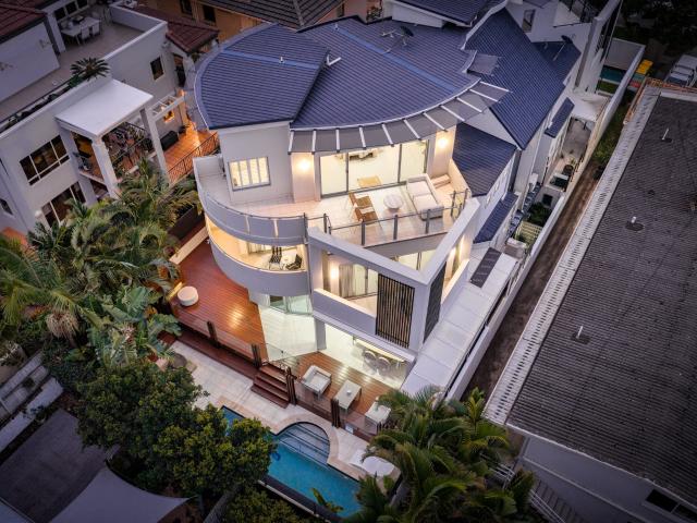2/44 Tamborine Street