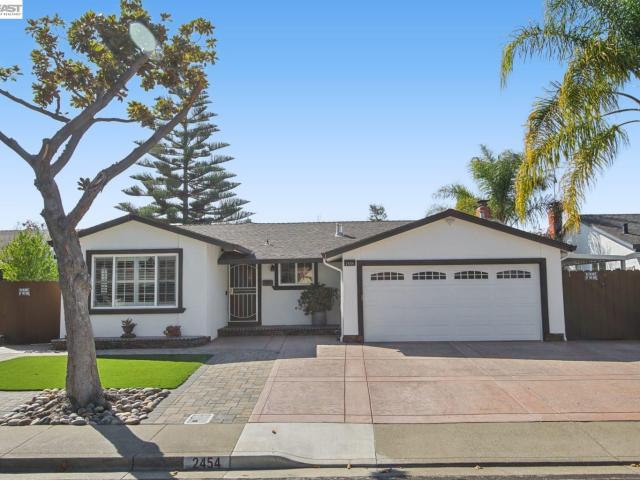 2454 Medallion Dr