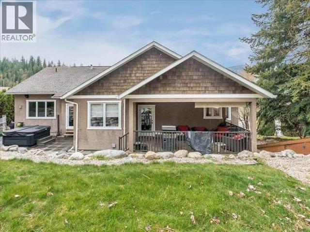 2455 Colin Crescent, Trail, BC, V1R 4T4 house for sale | Listing ID 10400 | Royal LePage