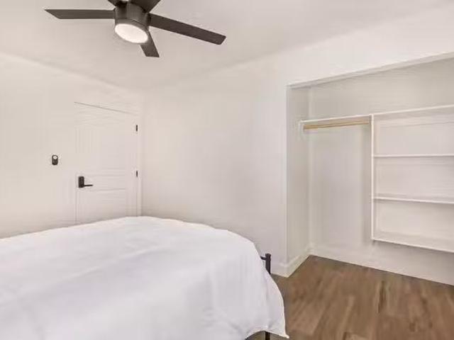 #24513: Room in 10 Bed 3 Bath