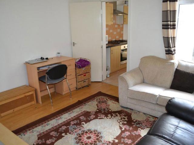 245 Hubert Road, Stirchley, B29 6ES, United Kingdom | 3 bed house for rent #133911220 | Rentberry