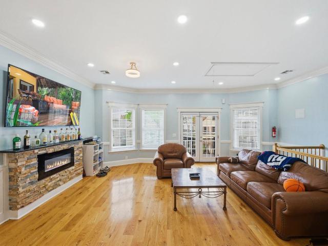 245 Jewett Ave
