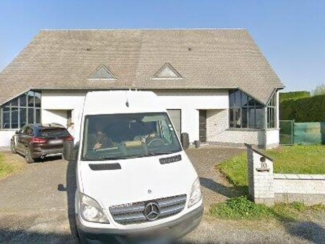 245 m2 apartment for rent in Roosdaal