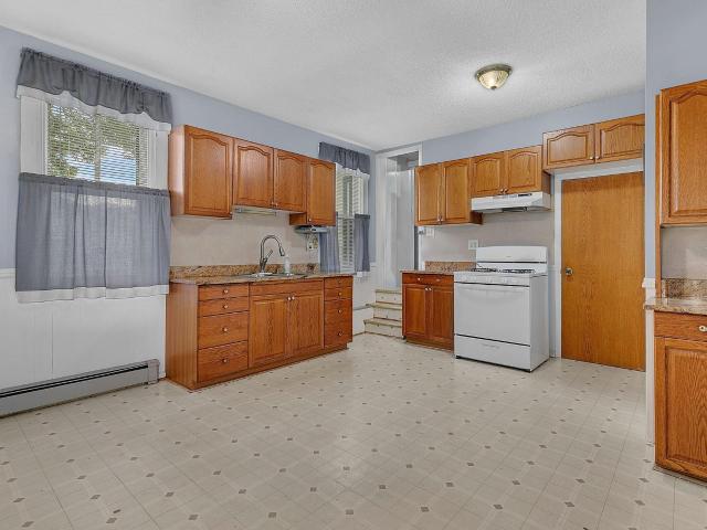 245 Main Street W