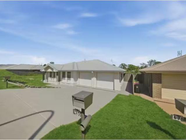 2/45 Shortland Dr, Aberglasslyn Townhouse for rent Listed by.