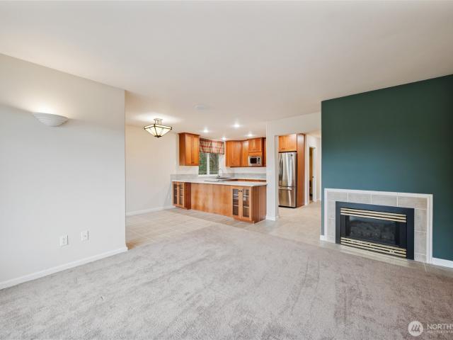 245 W St James Place