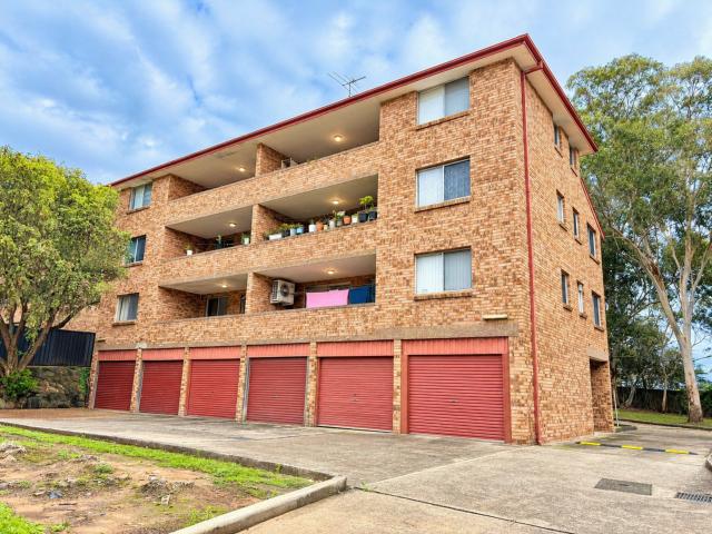 24/61 park ave, kingswood nsw for rent lj hooker