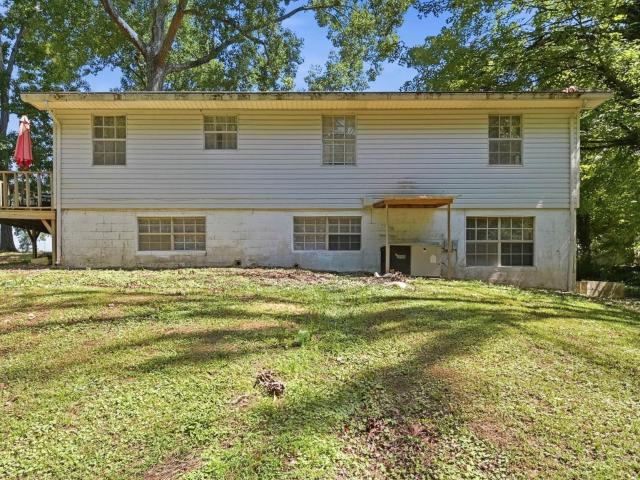 2462 Oak Circle SW