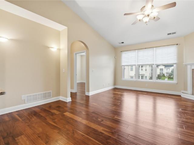 246 Adams Pointe Blvd 5