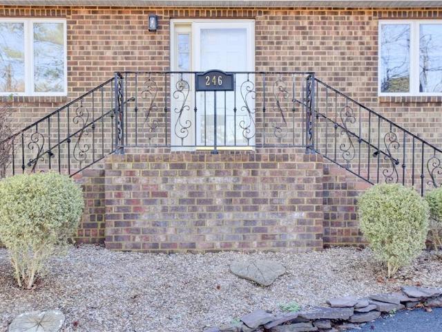246 Hunts Neck RD