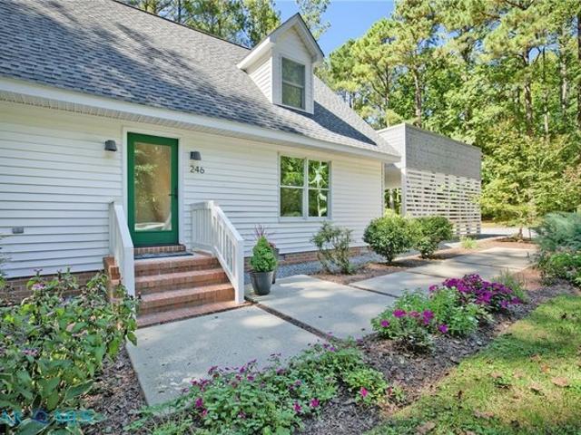 246 Laurel Farms Ln, Urbanna, VA 23175