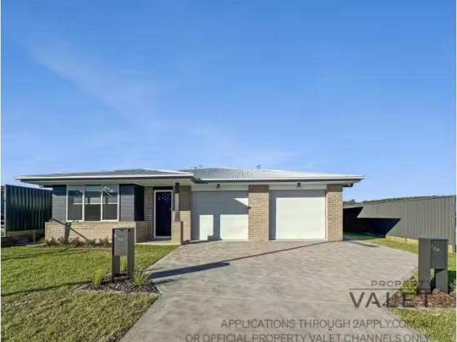 2/46 Matchless Avenue, Goulburn House for rent Listed by Erin.