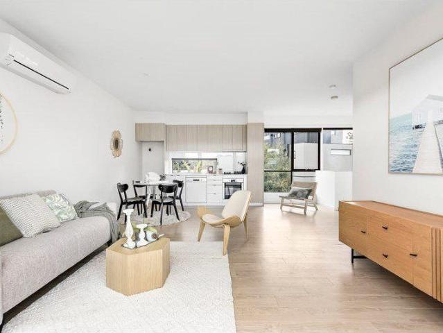 2/46 Station Road, Rosanna