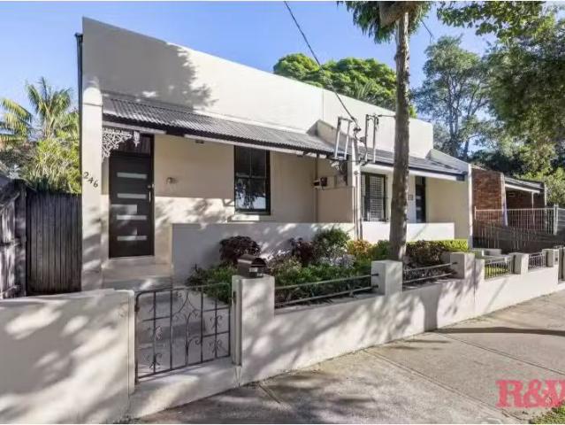 246 West Street, Crows Nest House for rent Listed by Niki For.