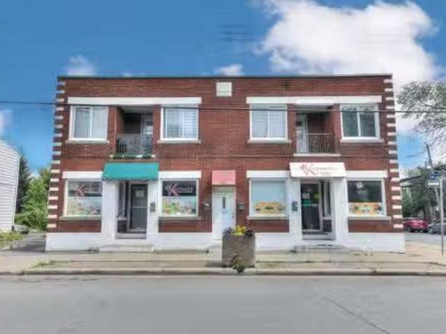 246A 250A Rue Des Érables, Montréal Lachine, QC, H8R 1B6.