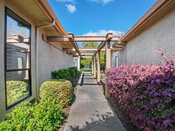 2479 MacArthur Pkwy, Lodi, CA 95242 | MLS #226027