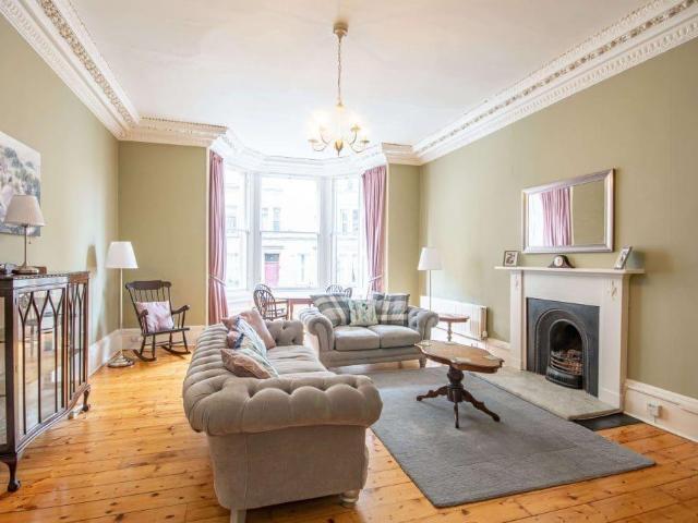 2470L Leamington Terrace, Edinburgh. 1 bed flat to rent £1,395 pcm £322 pw