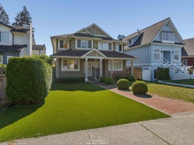 247 19Th Street E, North Vancouver, BC, V7L 2Z1 duplex for sale | Listing ID R3167 | Royal LePage