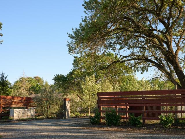 247 Fisher Ln, Sonoma, CA 95476 | MLS #326024