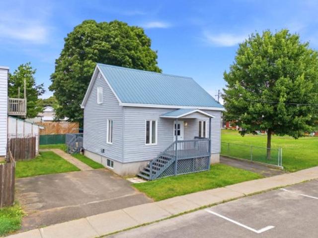 247 Rue Versailles, Roxton Falls, QC, J0H 1E0 house for sale | Listing ID 16604 | Royal LePage