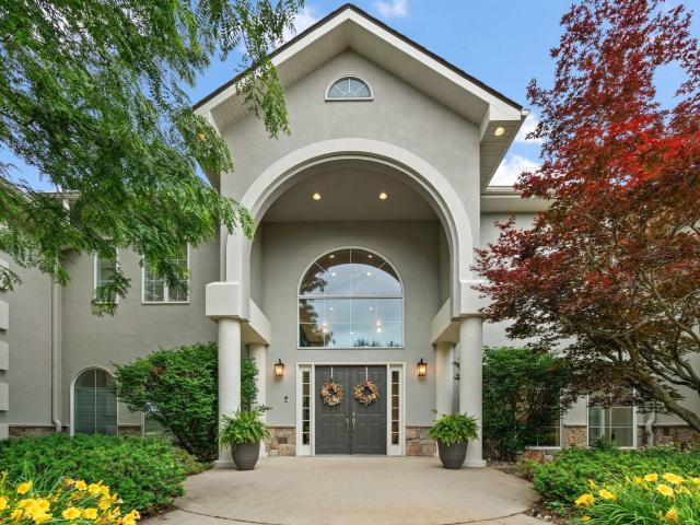 2481 Oak Tree Circle